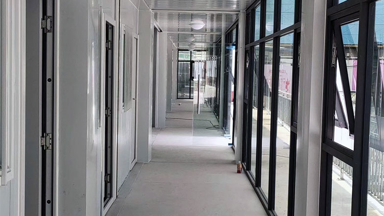 南寧柳沙荔英中學項目工地打包箱活動板房案例